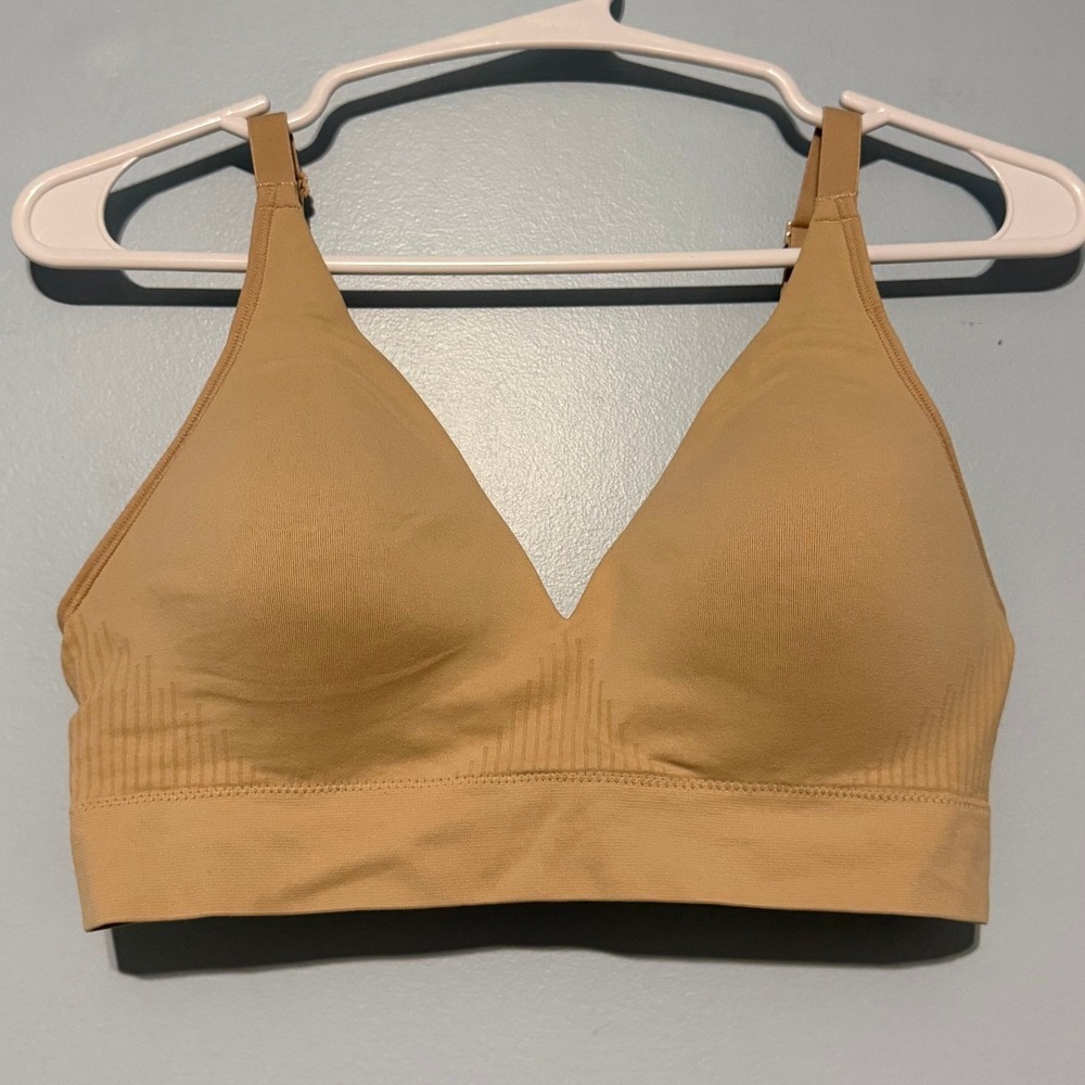Bali Comfort Revolution Size Small Wireless Bra Tan Nude V-Neck Padded 1474